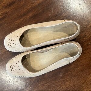 Aerosols Womens Leather Slip On Shoes size 8.5 Stitch N Turn Boho Cut Out